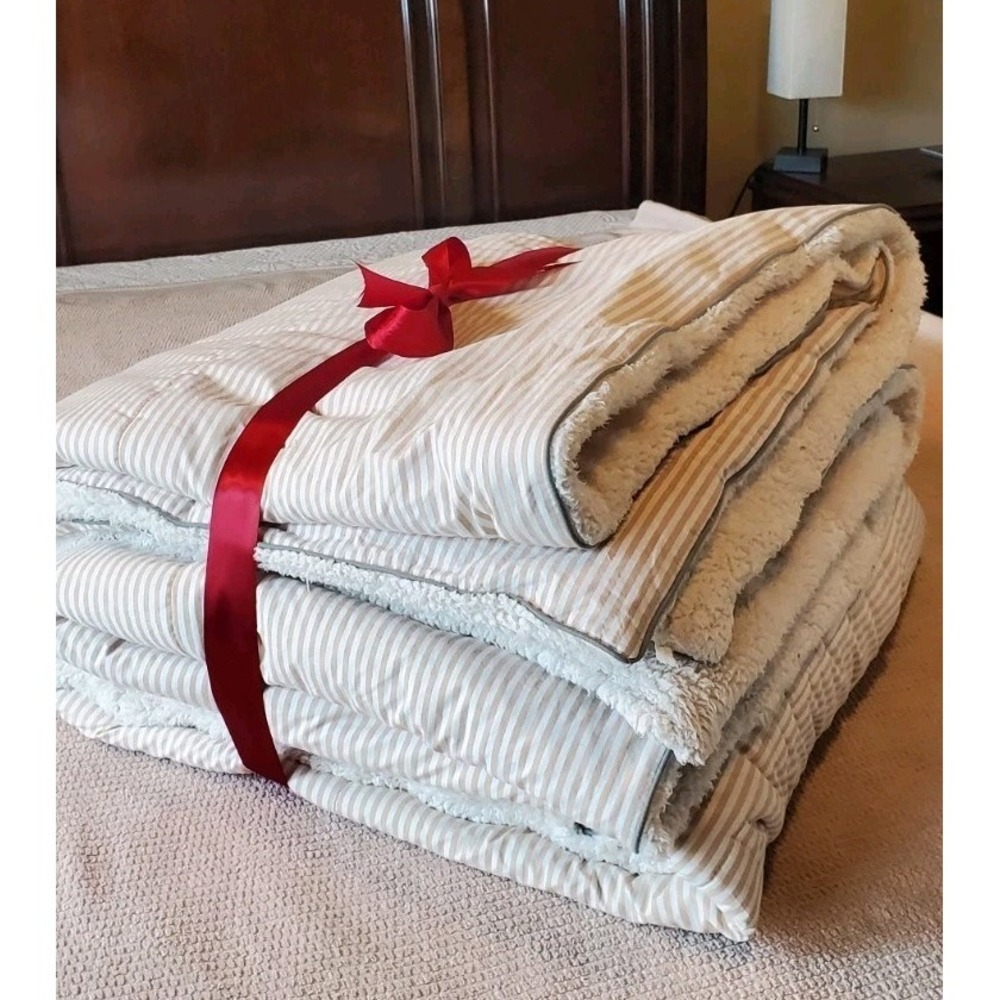 Pottery Barn Full Comforter Sherpa Back Beige Pinstripe *small repair* 84x90